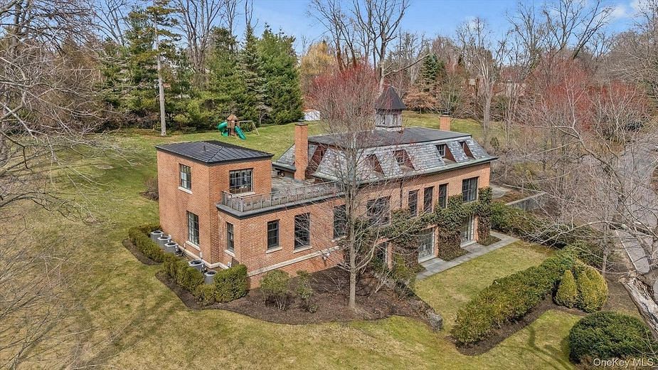 217 Sands Point Road