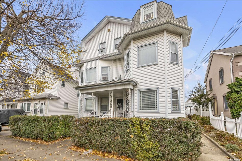 Image 1 of 26 for 218 Lincoln Avenue in Long Island, Mineola, NY, 11501