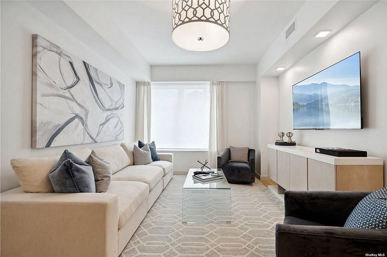 218 Middle Neck Road #107