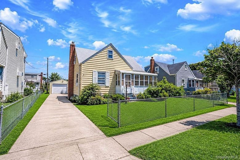 218 Venetian Boulevard