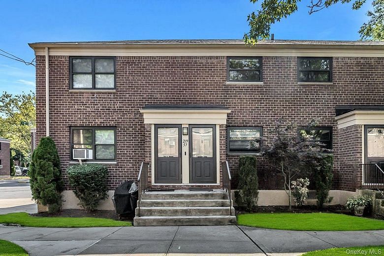 219-57 74 Avenue #423A2