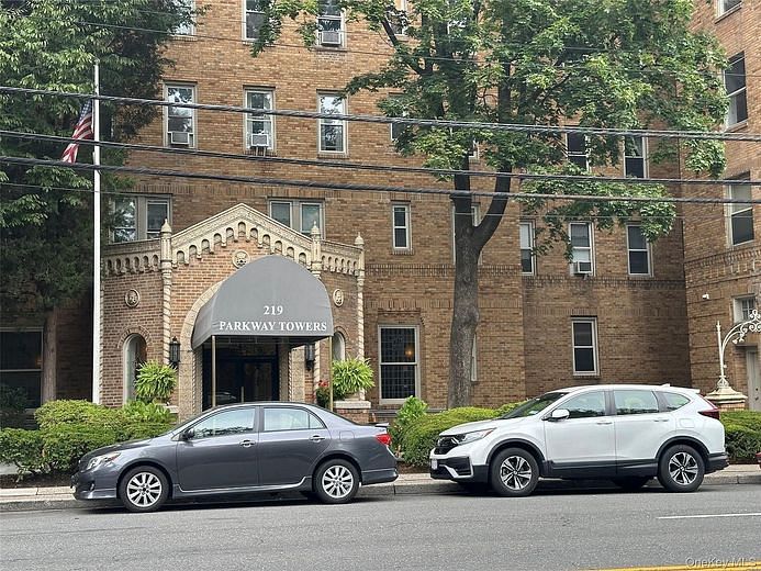 219 Bronx River Road #1G