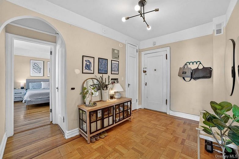 219 Bronx River Road #4N