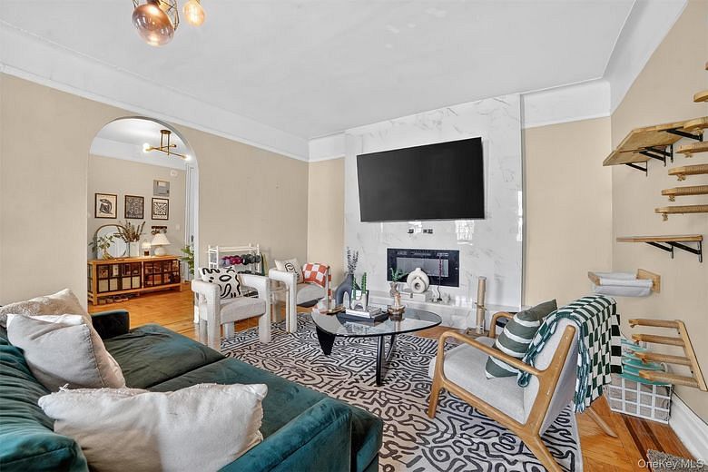 219 Bronx River Road #4N
