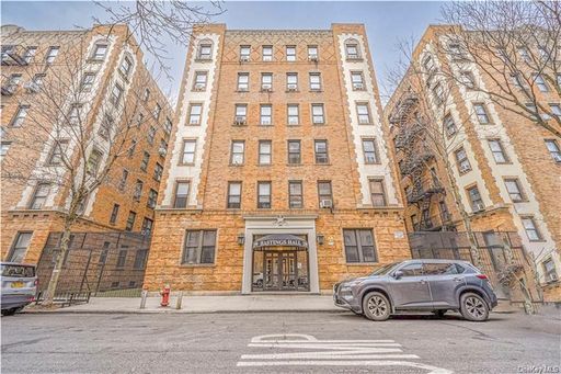 Image 1 of 25 for 2199 Holland Avenue #5E in Bronx, Out Of Area Town, NY, 10462