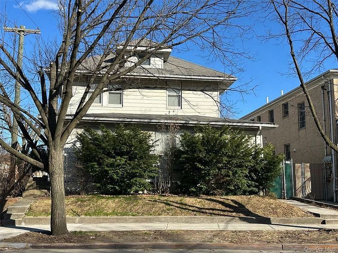 22-03 Parsons Boulevard