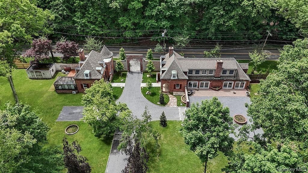 Image 1 of 27 for 22 Brookville Road in Long Island, Oyster Bay, NY, 11545