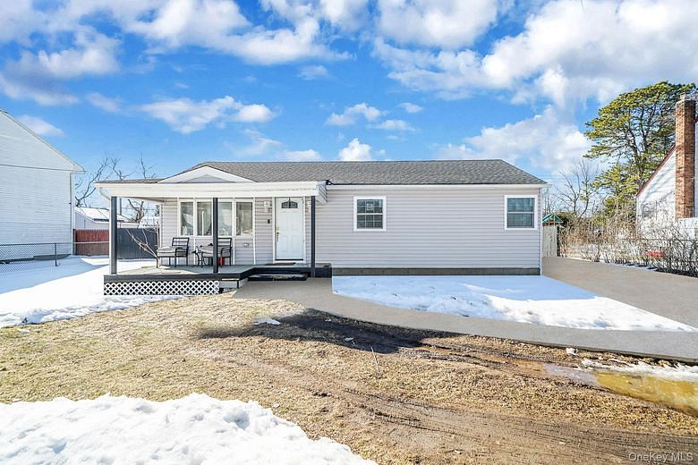 22 Eisenhower Avenue