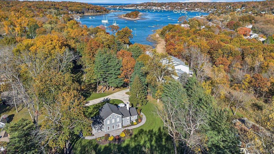 22 Fort Salonga Road