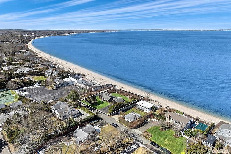 22 Peconic Crescent