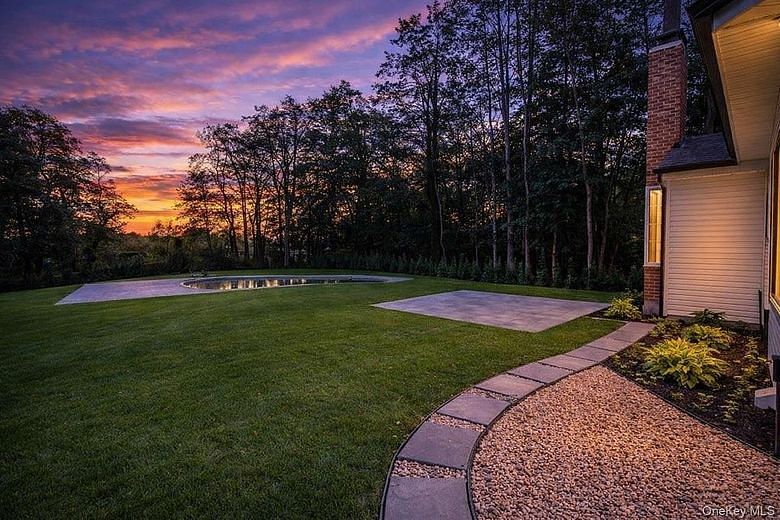 22 Peppermill Lane