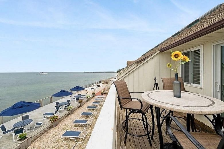 22 Soundview Drive #207