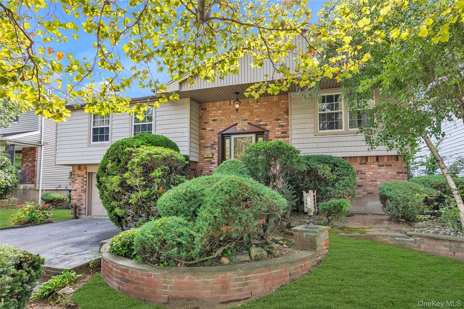 22 Valley Lane W