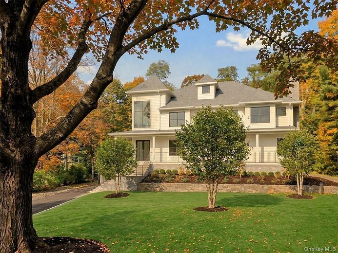 22 Whippoorwill Road E