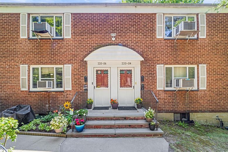 220-06 Stronghurst Avenue #Lower