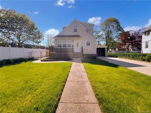 Image 1 of 28 for 220 Broadway in Long Island, Valley Stream, NY, 11580