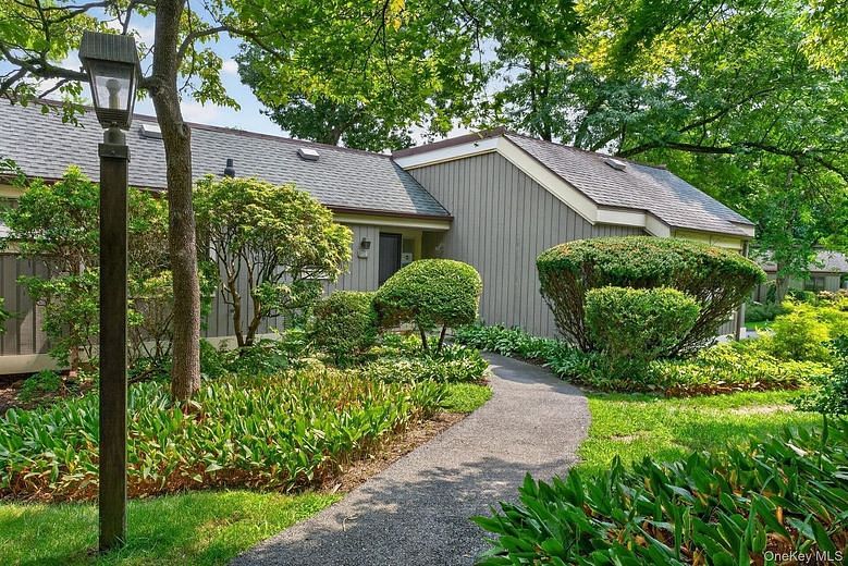 220 Heritage Hills #B