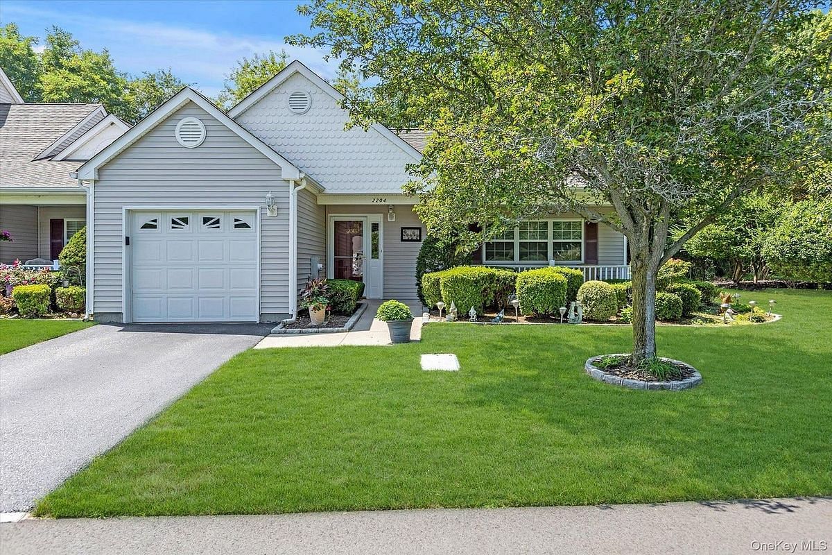 Image 1 of 16 for 2204 Pebble Beach Path in Long Island, Riverhead, NY, 11901