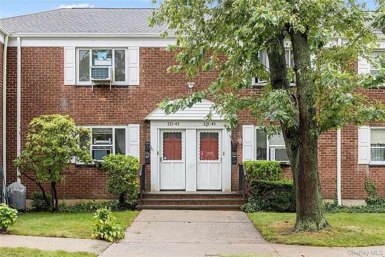 221-43 Manor Road #(Upper) 16