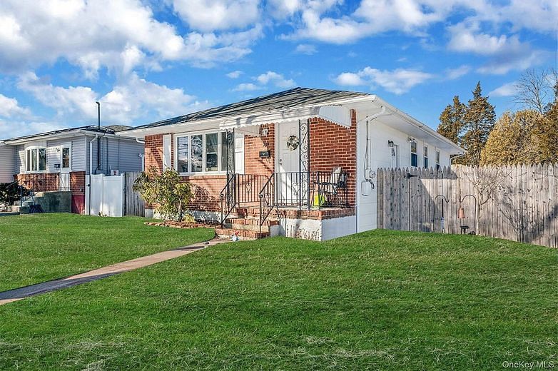 221 Amsterdam Avenue