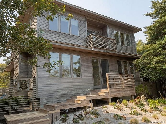 221 Bay Walk