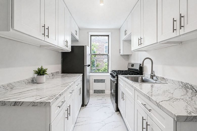 221 Mcdonald Avenue #5G