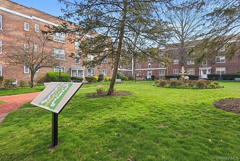 221 Middle Neck Rd #F6