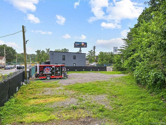 2211 De Reimer Avenue