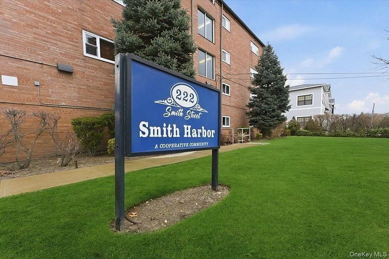 222 Smith Street #2E