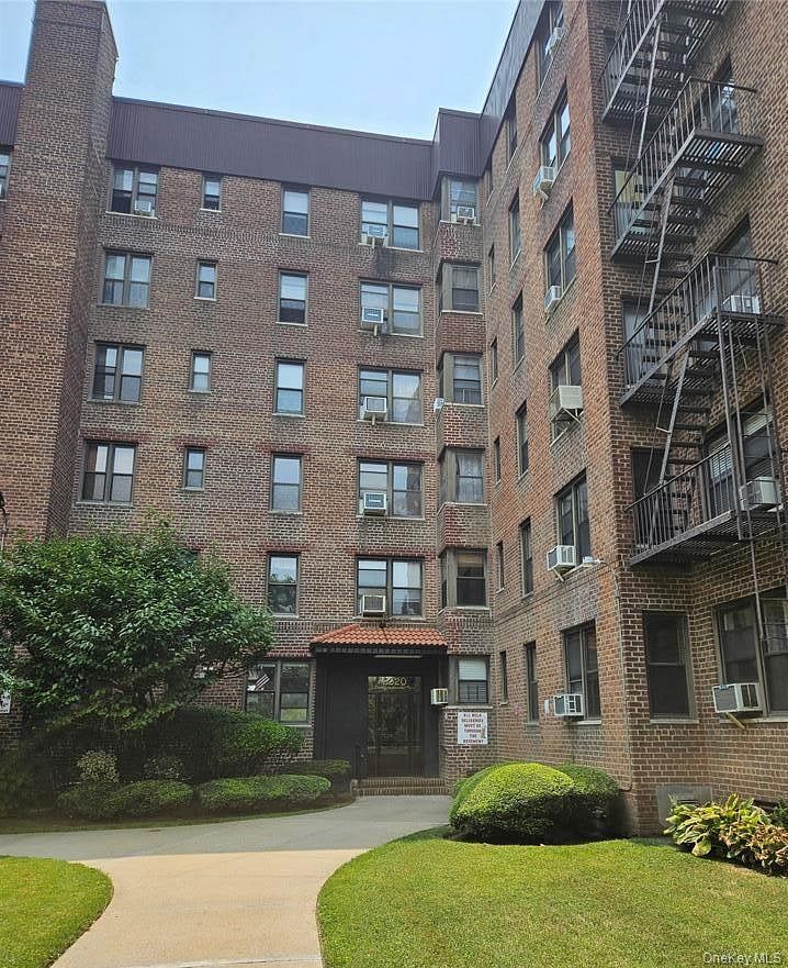 2220 Burnett Street #3C