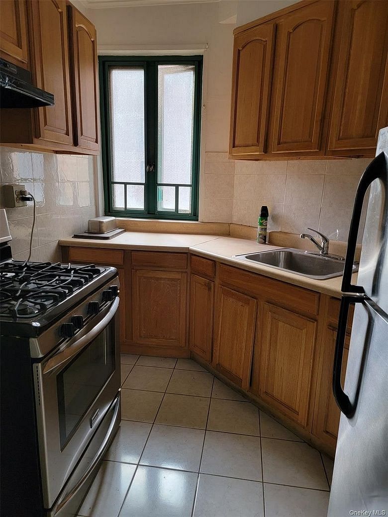 2220 E Tremont Avenue #4E