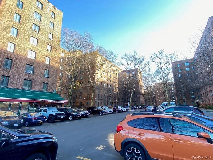 2220 E Tremont Avenue #5G