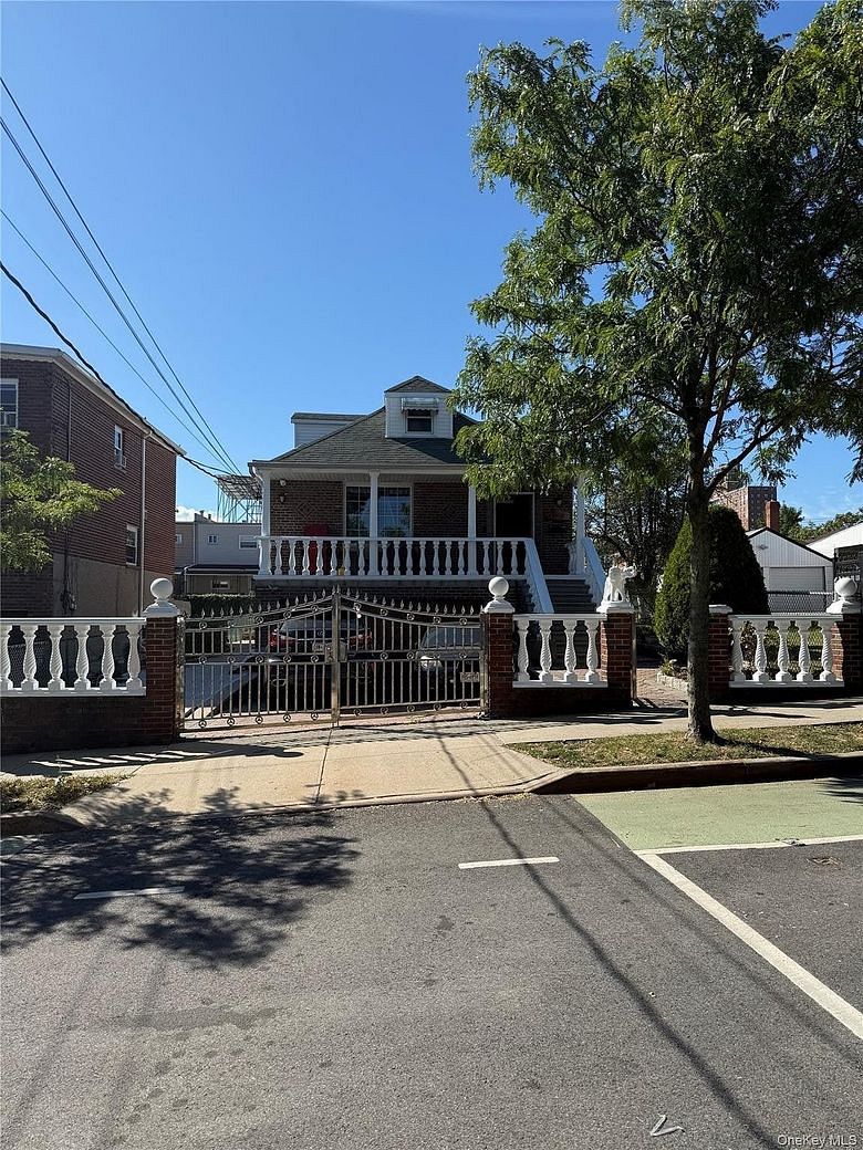 2224 Lafayette Avenue