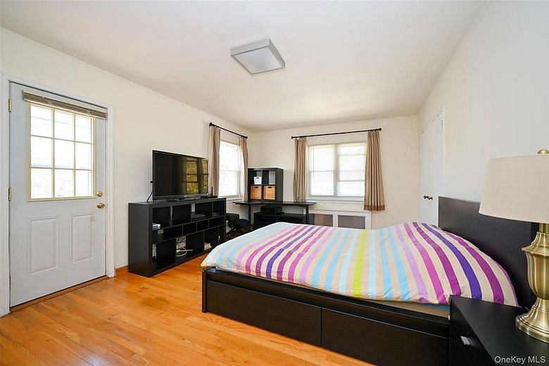 223-14 Kingsbury Avenue