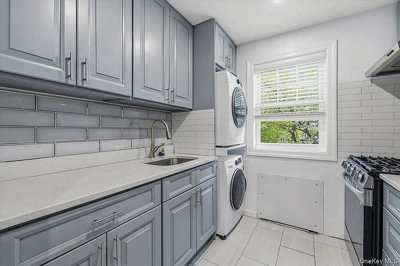 224-14 Kingsbury Avenue #B