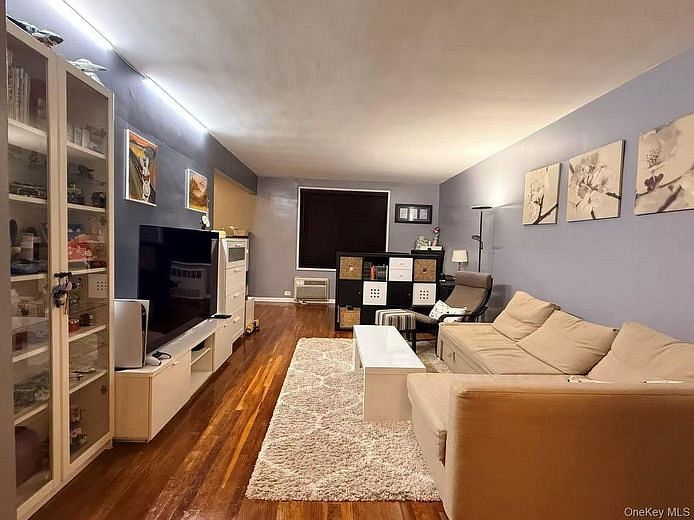 224-24 Union Turnpike #4N