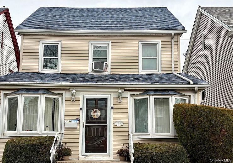 224-27 Fairbury Avenue