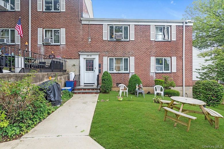 22402 Stronghurst Avenue #208