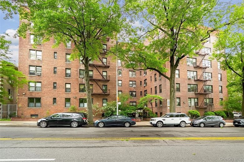 2244 Bronx Park East #1E
