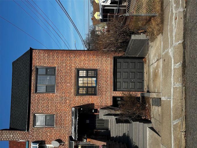 225-53 Murdock Avenue