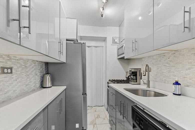 225 Adams Street #8H