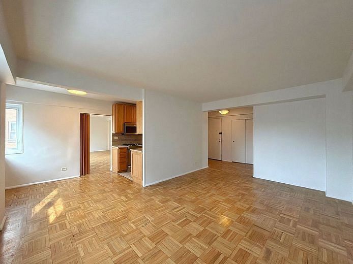 225 Adams Street #9DE