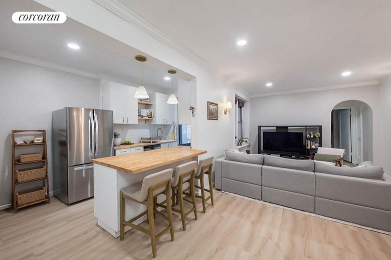 225 Bennett Avenue #1T