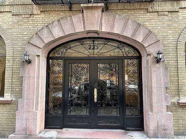 Image 1 of 25 for 225 Bennett Avenue #2R in Manhattan, Out Of Area Town, NY, 10040