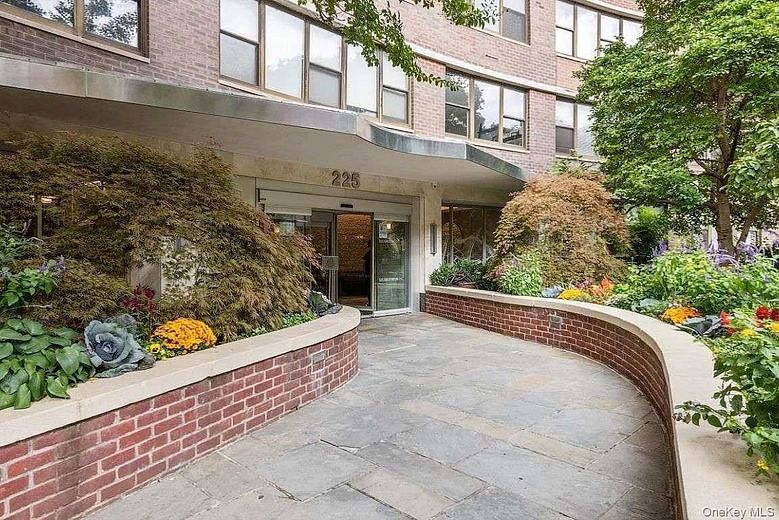 225 E 36th Street #15C