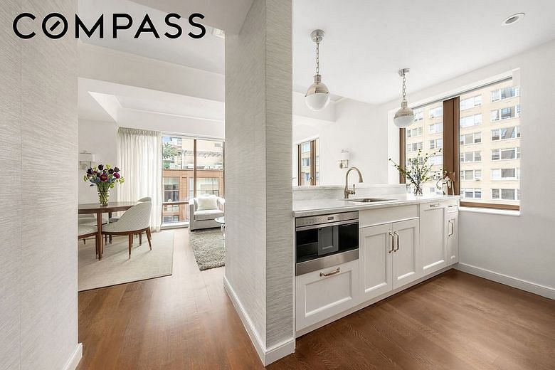 225 East 19th Street #702