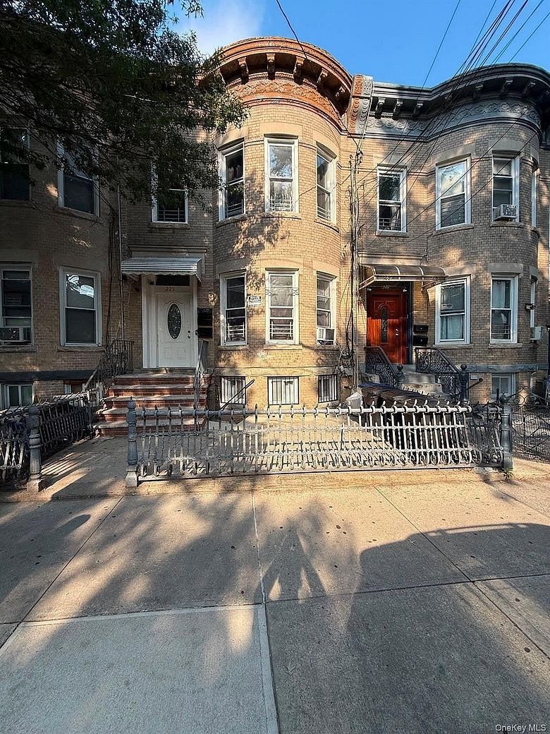 225 Grant Avenue