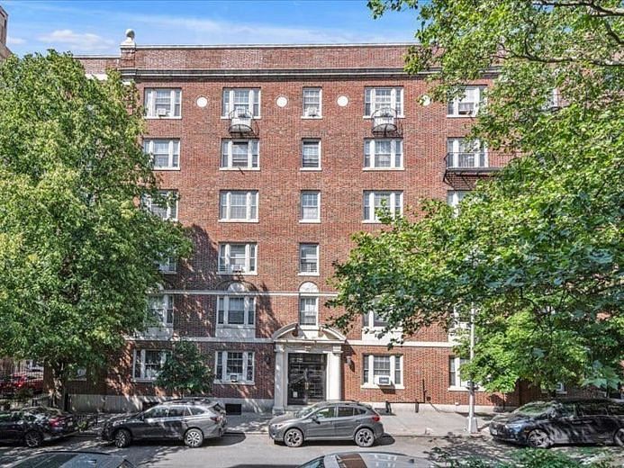 225 Lincoln Place #1A