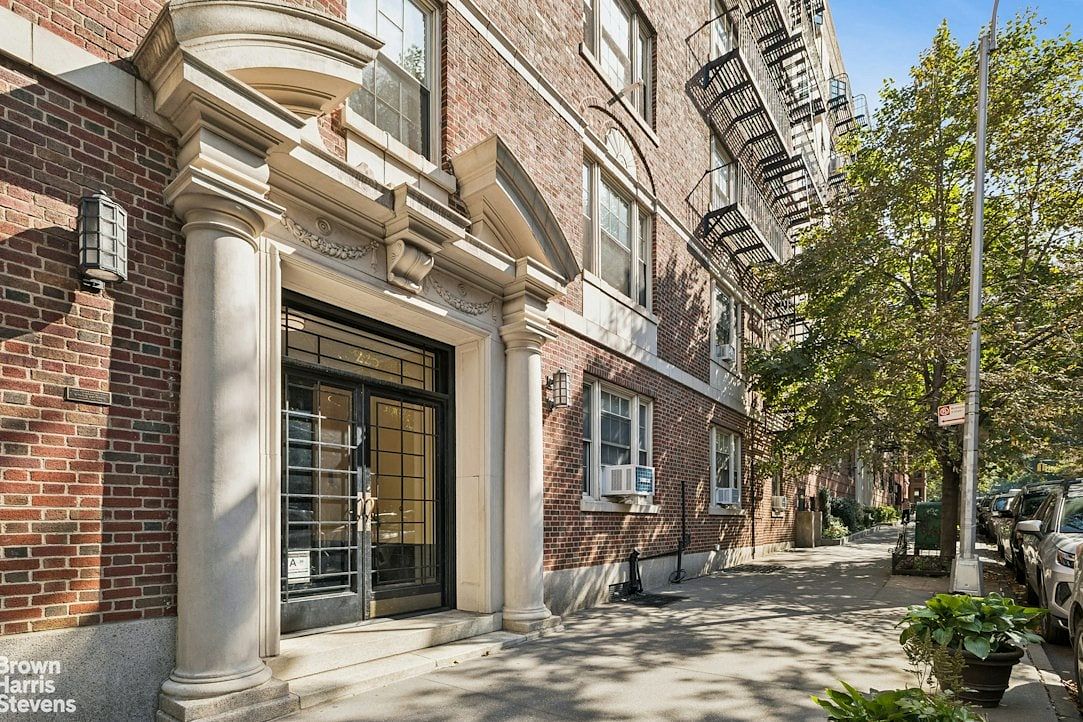 225 Lincoln Place #5H