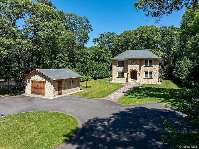 225 Old Willets Path